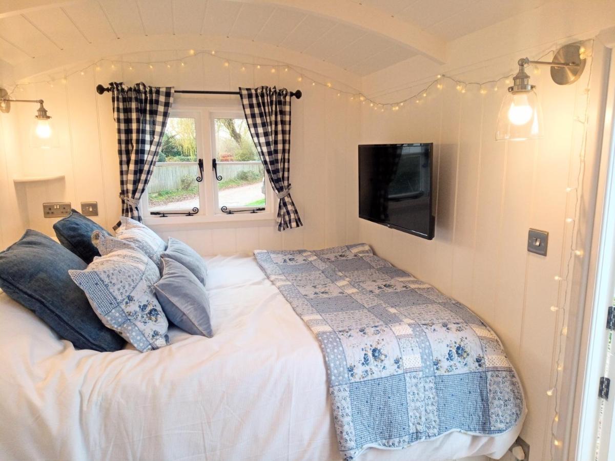 Yew Tree View Luxury Shepherd'S Hut Sturminster Newton Esterno foto